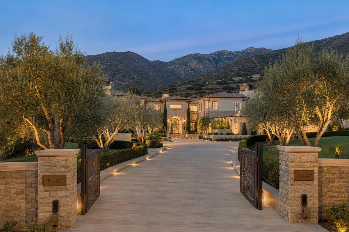 Luxury homes in The Reserve